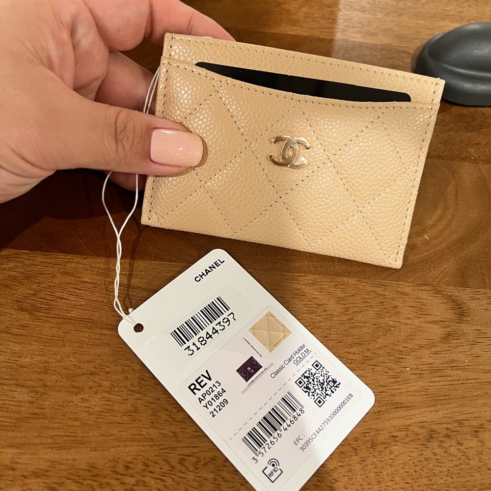 BRAND NEW CHANEL FLAT CARDHOLDER FOR SALE